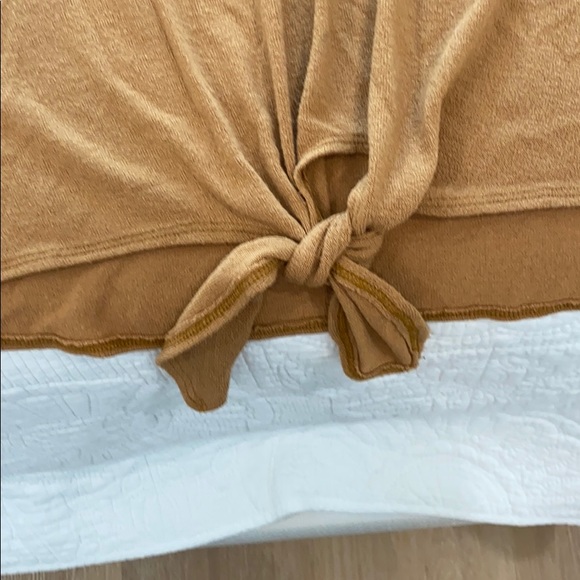 Tshirt with knot detail - Picture 3 of 4